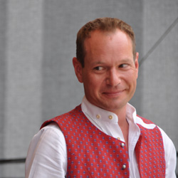 Kapellmeister Patrick Siebenborn:
Im Orchesterverein Regensburg-Steinweg wird die Leidenschaft zur Musik mitreißend gelebt.
... und hier kommen Sie direkt zu meiner Präsentation. Kapellmeister Patrick Siebenborn:
Im Orchesterverein Regensburg-Steinweg wird die Leidenschaft zur Musik mitreißend gelebt.
... und hier kommen Sie direkt zu meiner Präsentation.